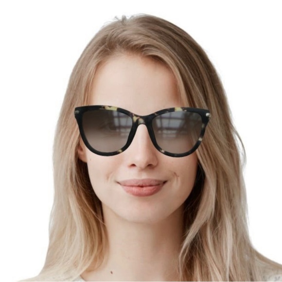 Marc Jacobs tortoise sunnies with case - Picture 4 of 12